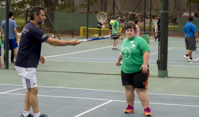 foto-profe-indicando-4-scaled